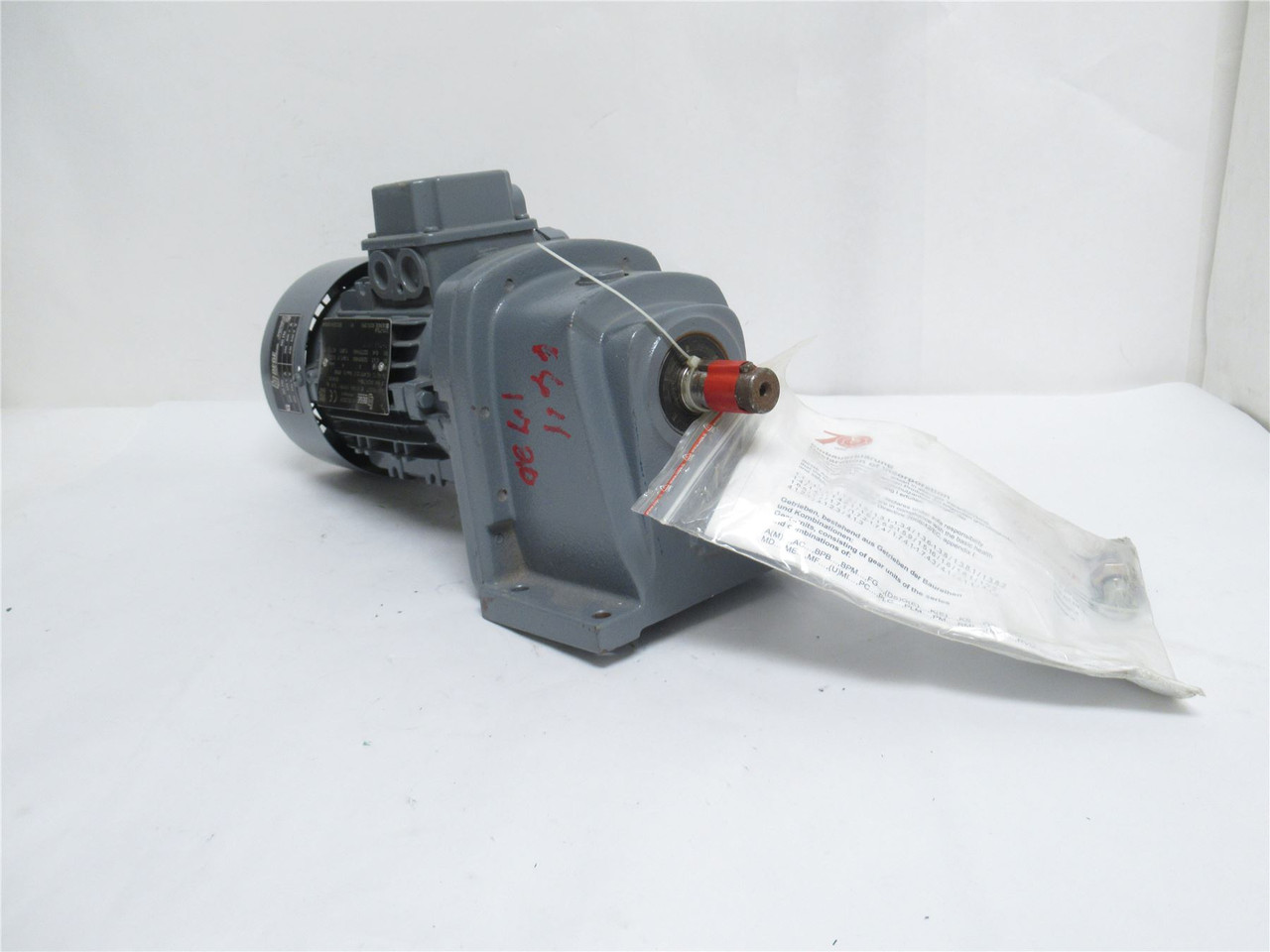 Bege 5AZA 71B-4; AC Gearmotor 1682377 15.3:1 Ratio; 0.37HP