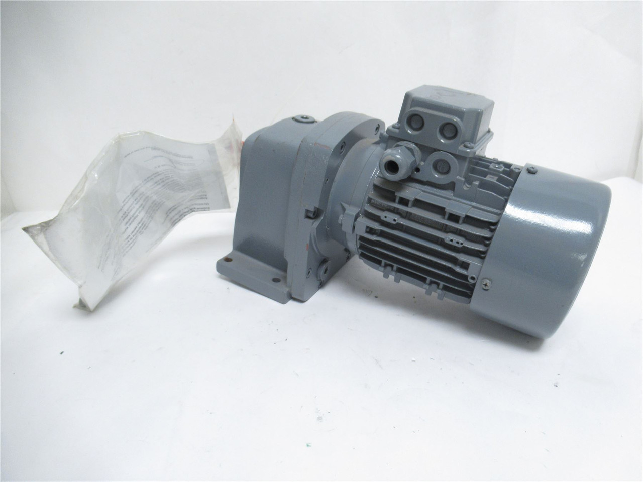 Bege 5AZA 71B-4; AC Gearmotor 1682377 15.3:1 Ratio; 0.37HP