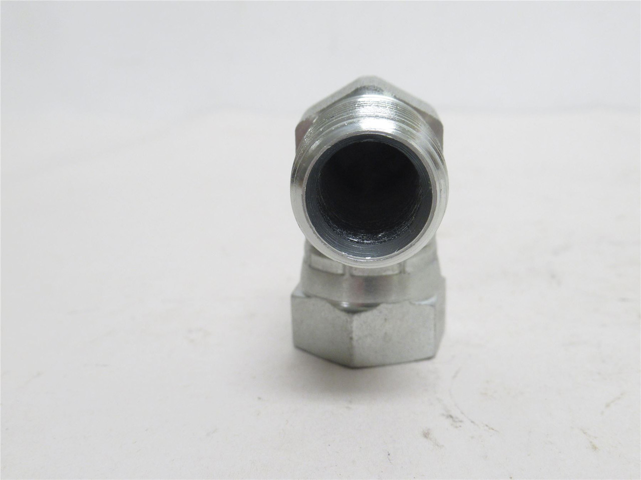 Parker 75826; Swivel Elbow Fitting 90 Degree; 1/2NPT