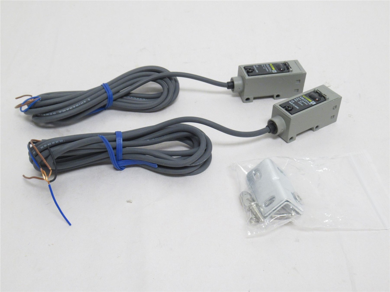 Omron E3S-CT11 2M; Photo Sensor W/Amplifier; 10-30VDC