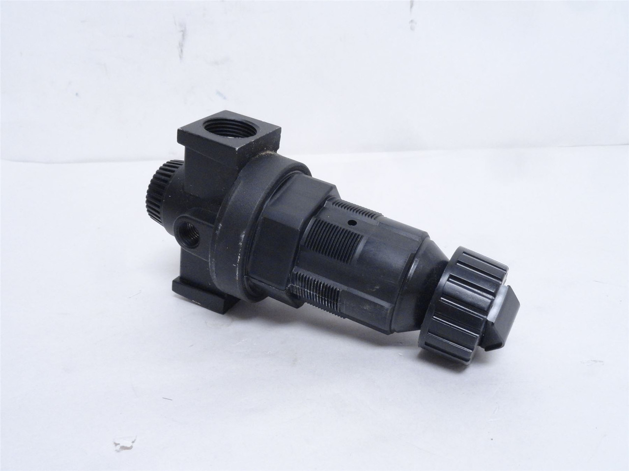 Master Pneumatic R100-6; Air Pressure Regulator 3/4NPT; 300PSI