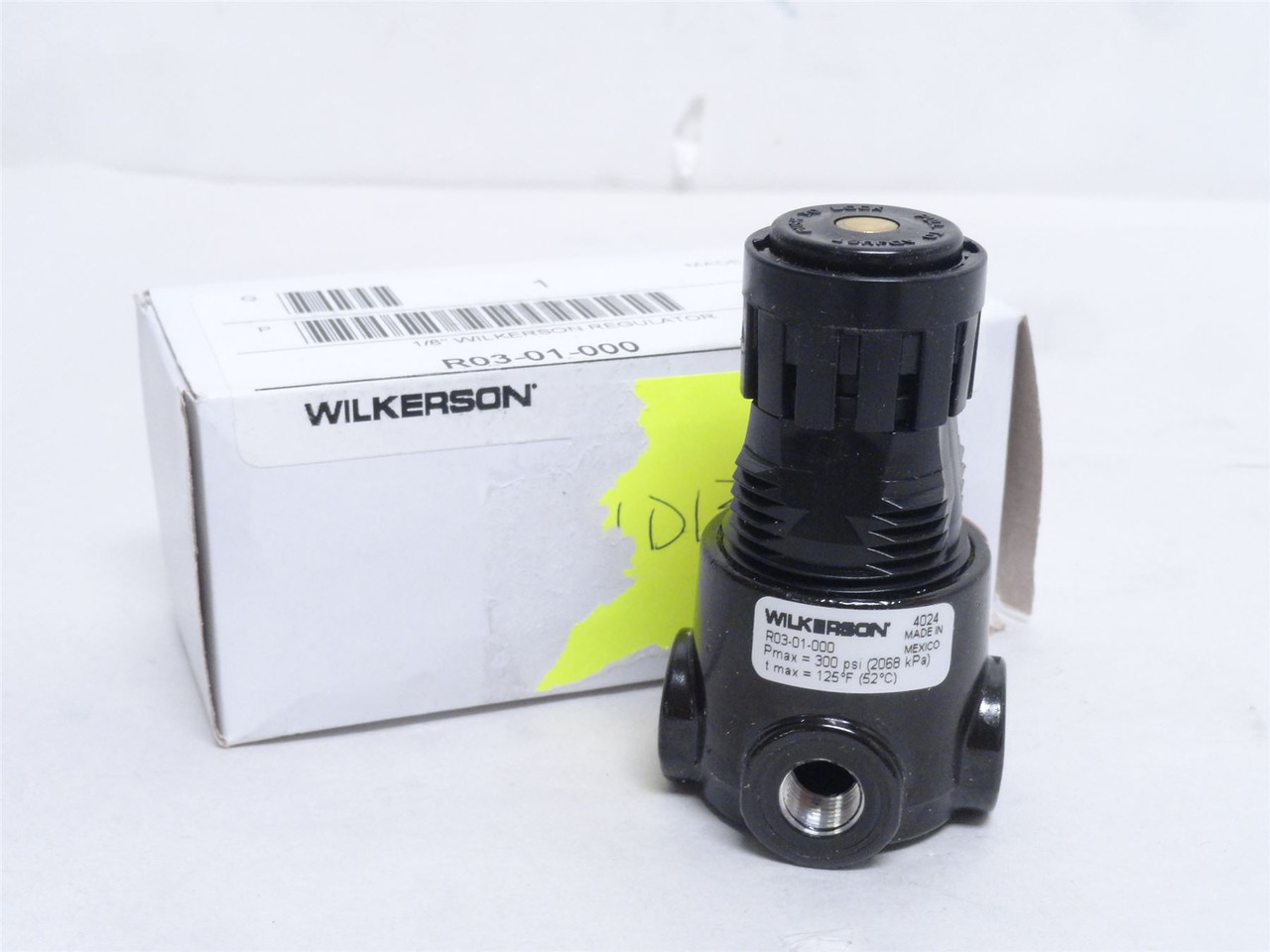 Wilkerson R03-01-000; Air Regulator; 1/8NPT; 300PSI; 13CFM