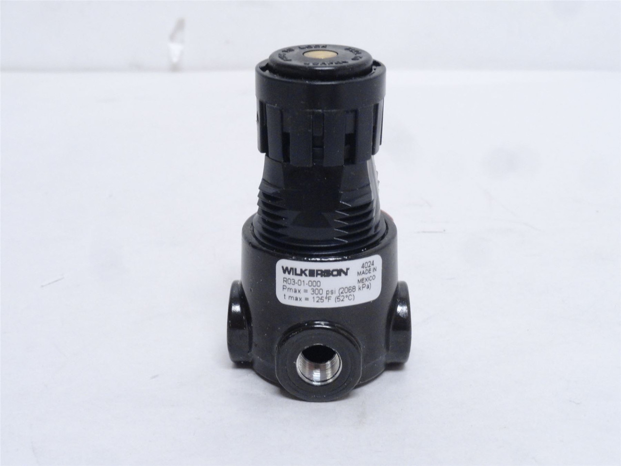 Wilkerson R03-01-000; Air Regulator; 1/8NPT; 300PSI; 13CFM