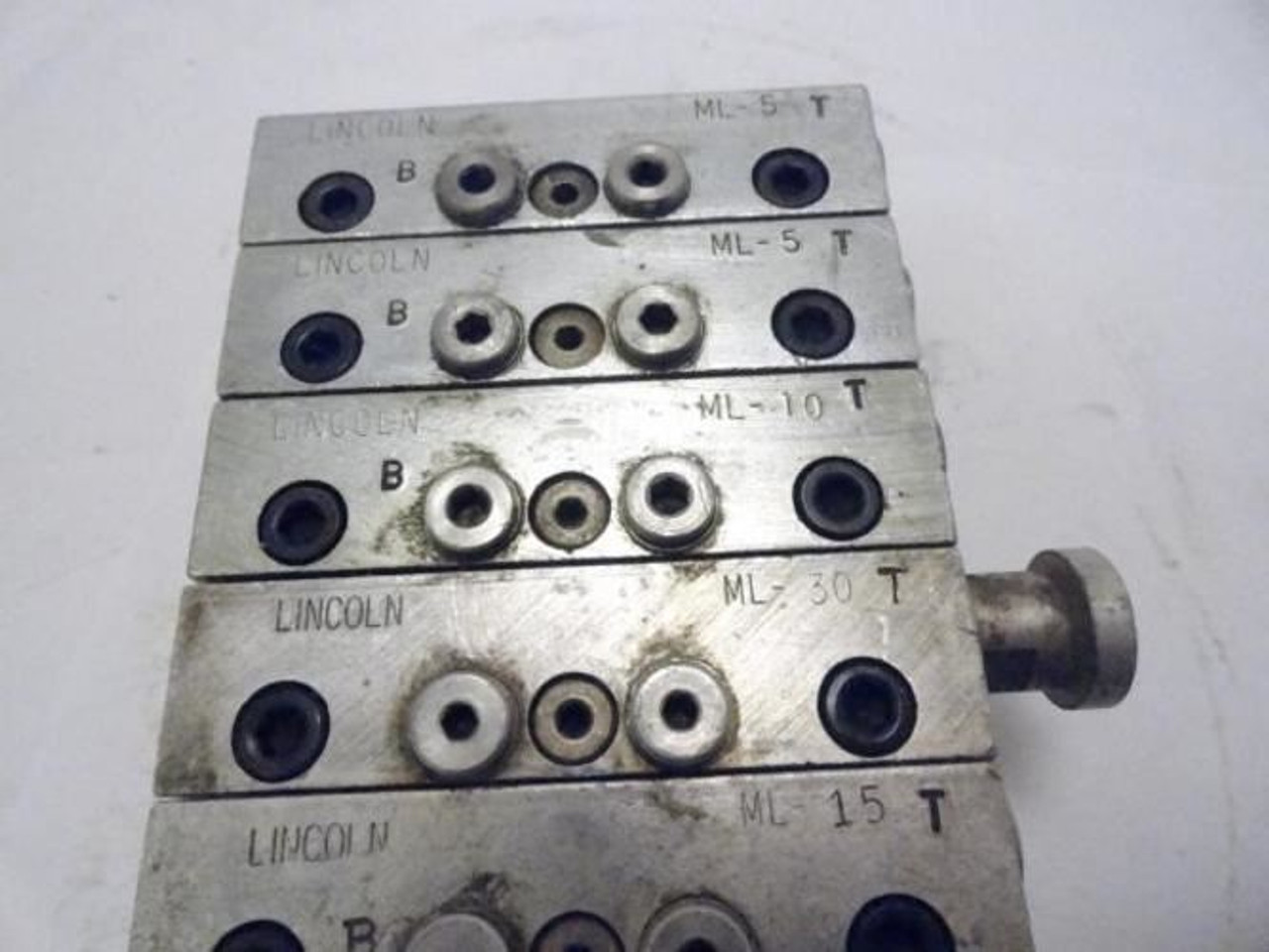 Lincoln ML-7; Valve; 2(ML-5T); 1(ML-10T); 1(ML-30T) ML-15T ML-10T