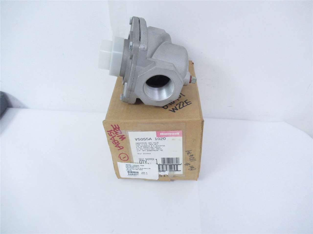 Honeywell V5055A 1020; Gas Valve 1.5NPT 1/4NPT downstrean tap