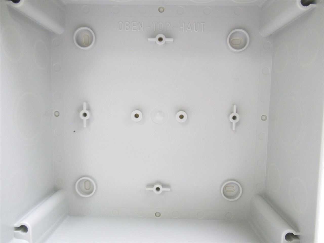 MFG- MDL-UNKN-230691; Plastic Case; 180 x 180 x 111mm
