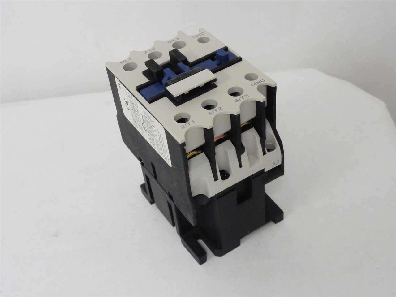 Dayton 2UXL5; Contactor; 600VAC; 3Ph; Coil: 24V