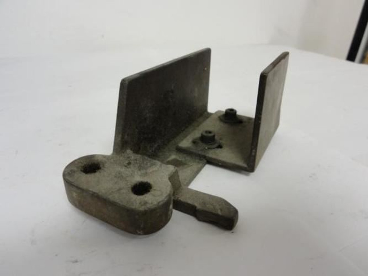 Jones 138105; Right Hand Lug