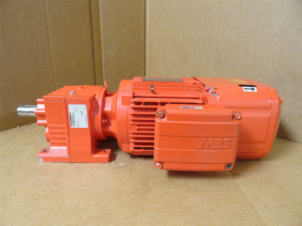 SEW R27DRN90S4/BE2HR; AC Motor-Gearbox; 18:1 Ratio; 1-1/2HP