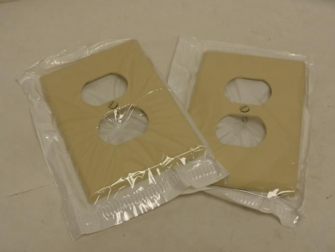 Leviton PJ8-1; Lot-2; Midway Nylon Wallplate 1-Gang; Duplex