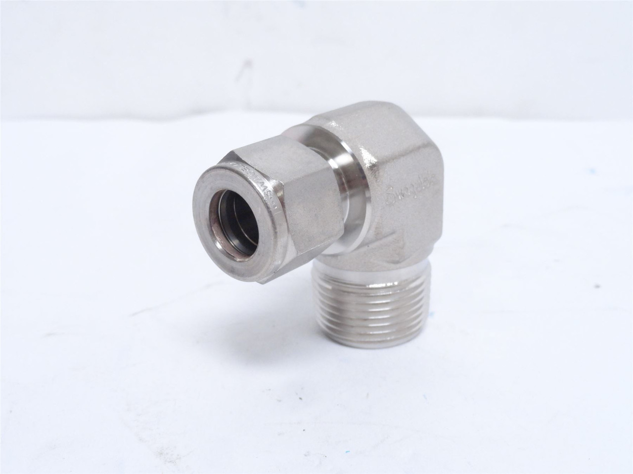 Swagelok SS-810-2-12; Air Elbow 90Deg; SS-316; 1/2" x 3/4MNPT