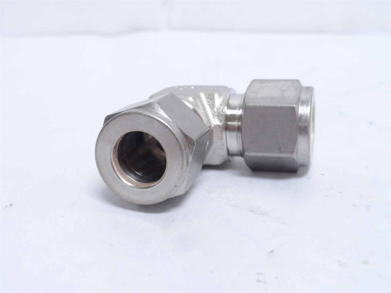 Swagelok SS-810-9; Union Elbow 90Deg SS-316; 1/2" Compression