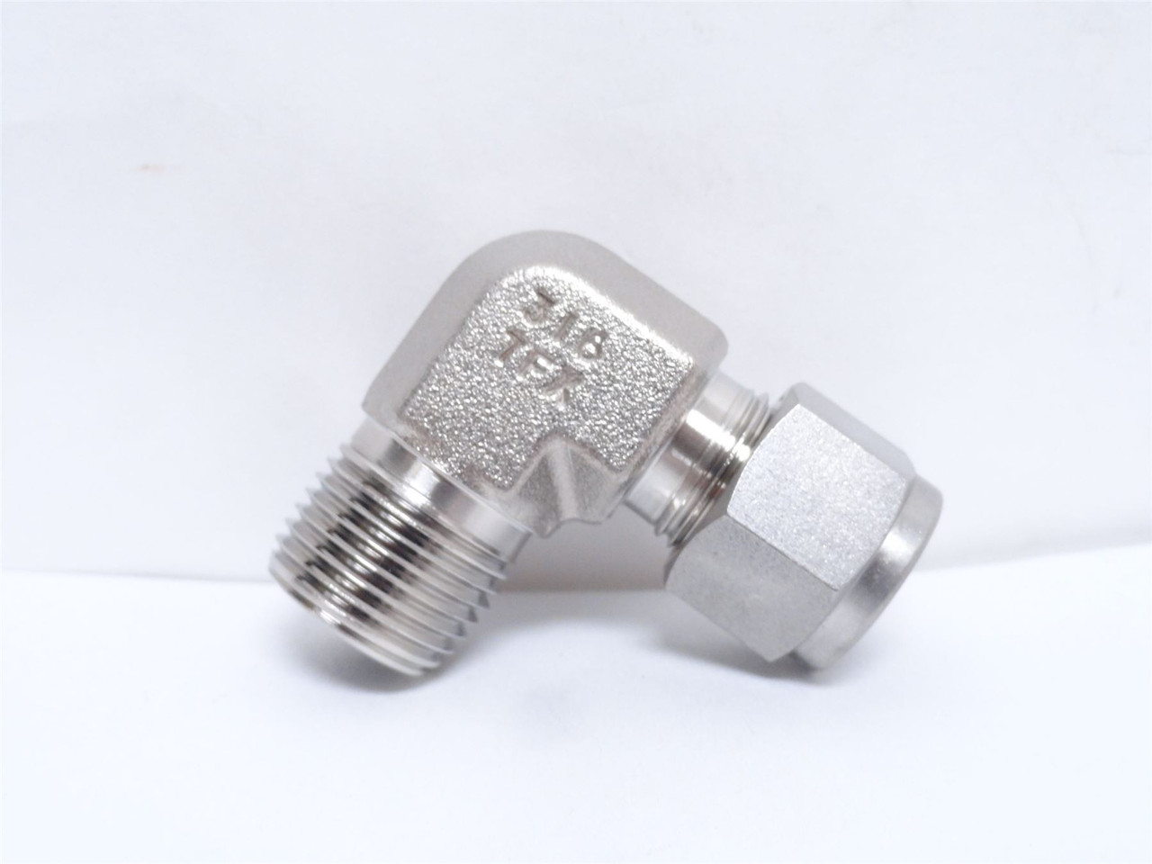 Swagelok SS-600-2-6; Tube Elbow; 90Deg; SS-316 3/8" X 3/8NPT