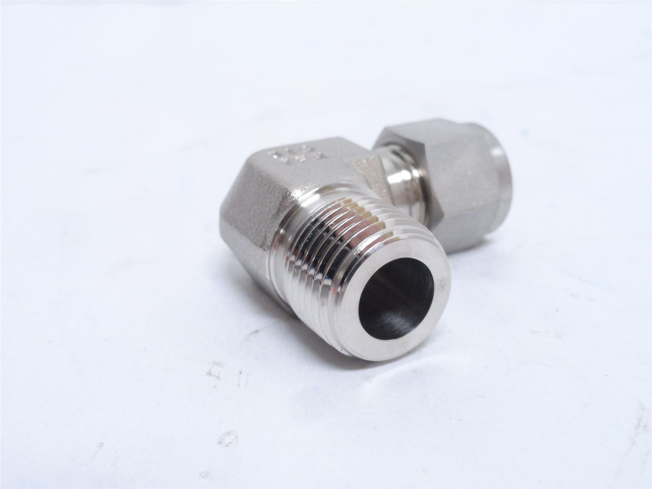 Swagelok SS-600-2-6; Tube Elbow; 90Deg; SS-316 3/8" X 3/8NPT