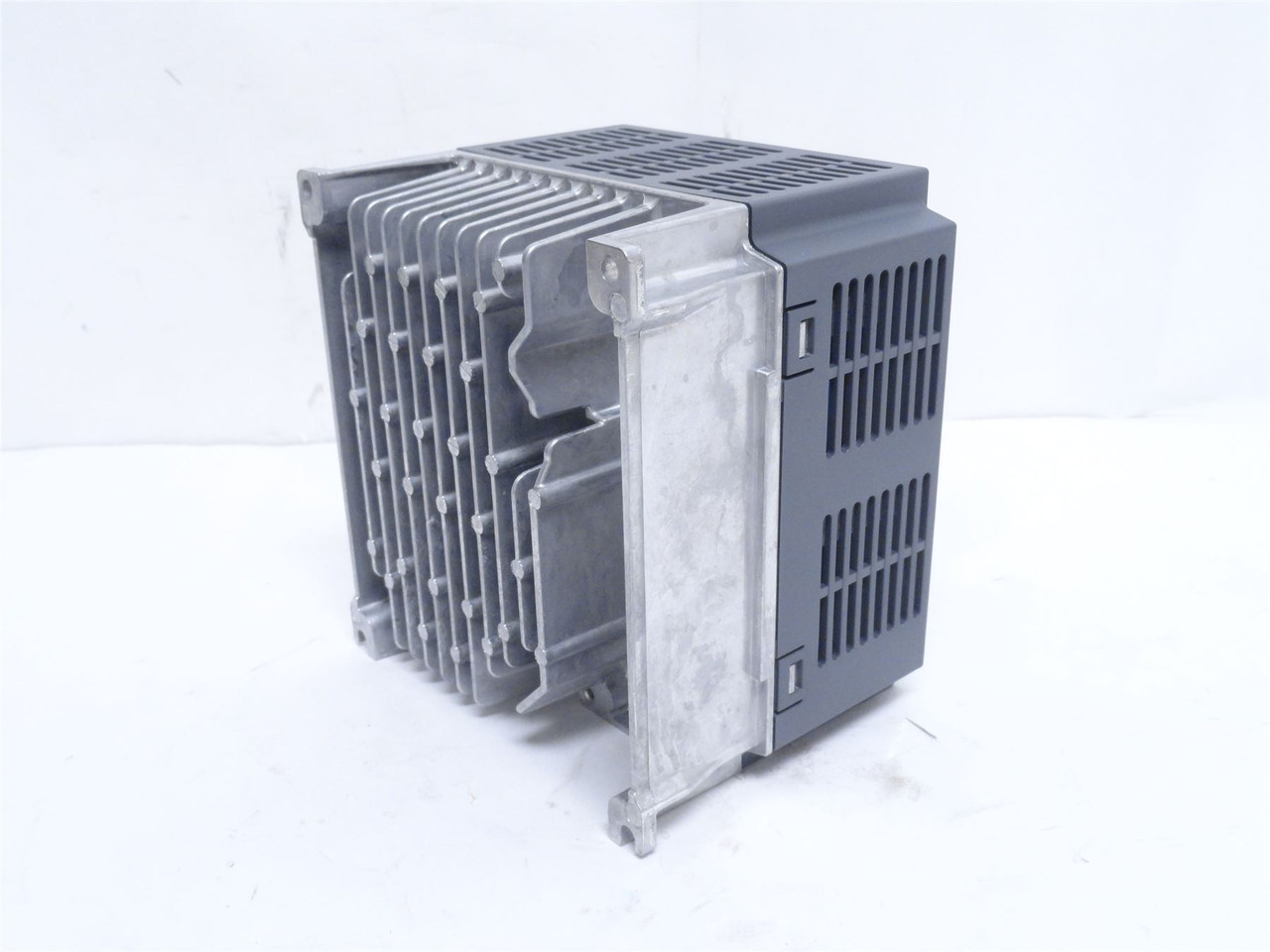 Mitsubishi FR-E740-026SC-NA; AC Drive; 1HP; 380-480VAC In