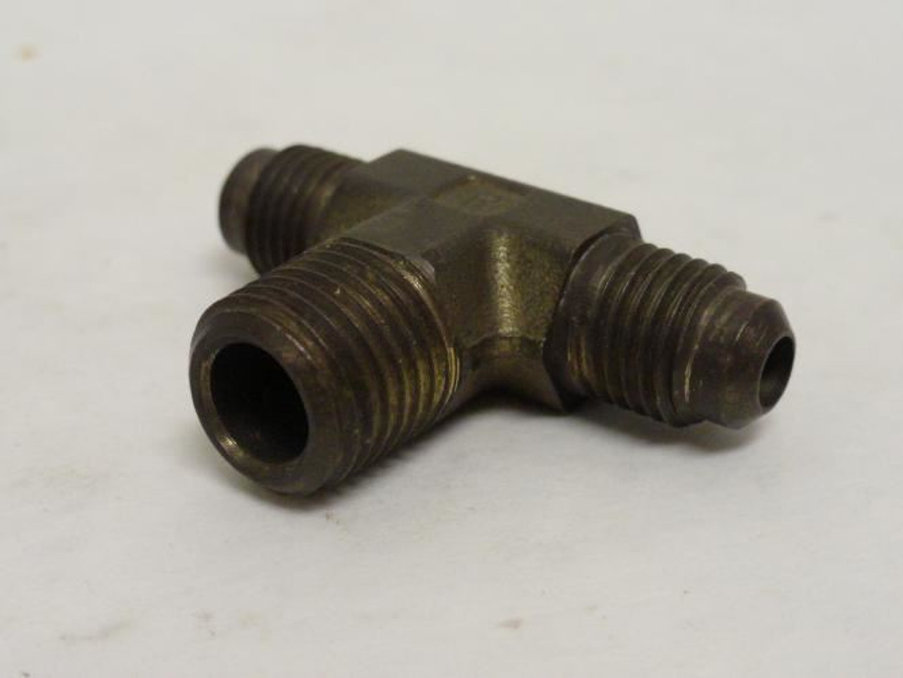 Parker 145F-4-4; Brass Male Branch Tee 1/4 SAE J512; 1/4NPT