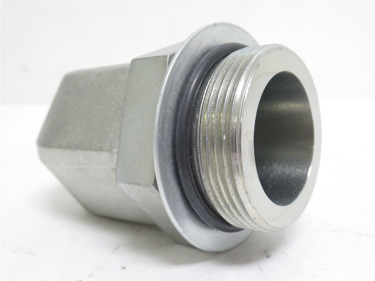 Parker 20-24 C5OX-S; Adaptor 90Deg Elbow 1-1/4JIC x 1-1/2Boss Parker 20-24 C5OX-S; Adaptor 90Deg Elbow 1-1/4JIC x 1-1/2Boss