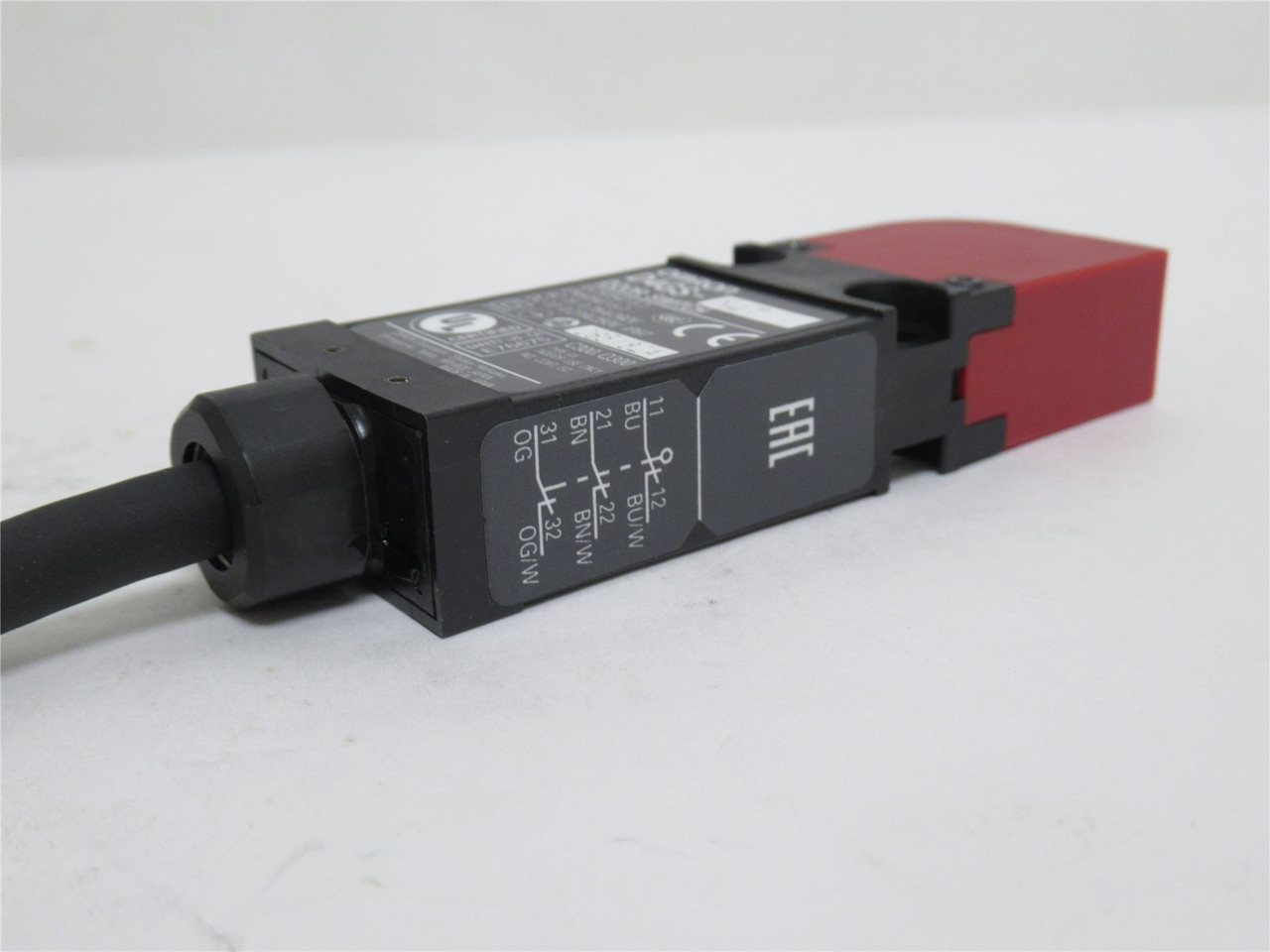 Omron D4GS-N4T; Safety Switch; 3PST-NC; 240V; 750mA