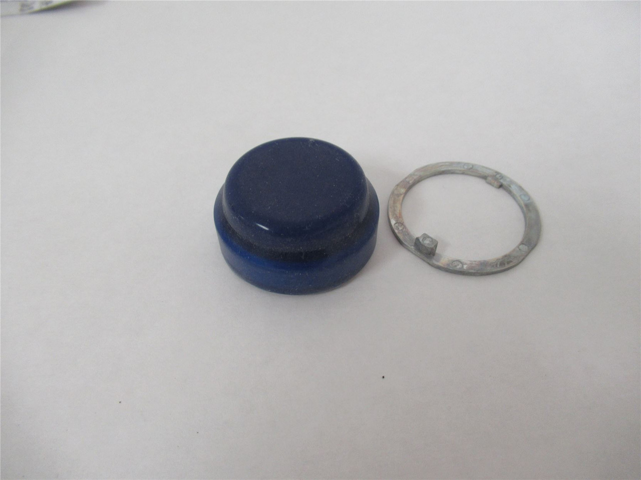 Schneider 9001KU3; Dust Boot for Pushbutton 30mm Blue