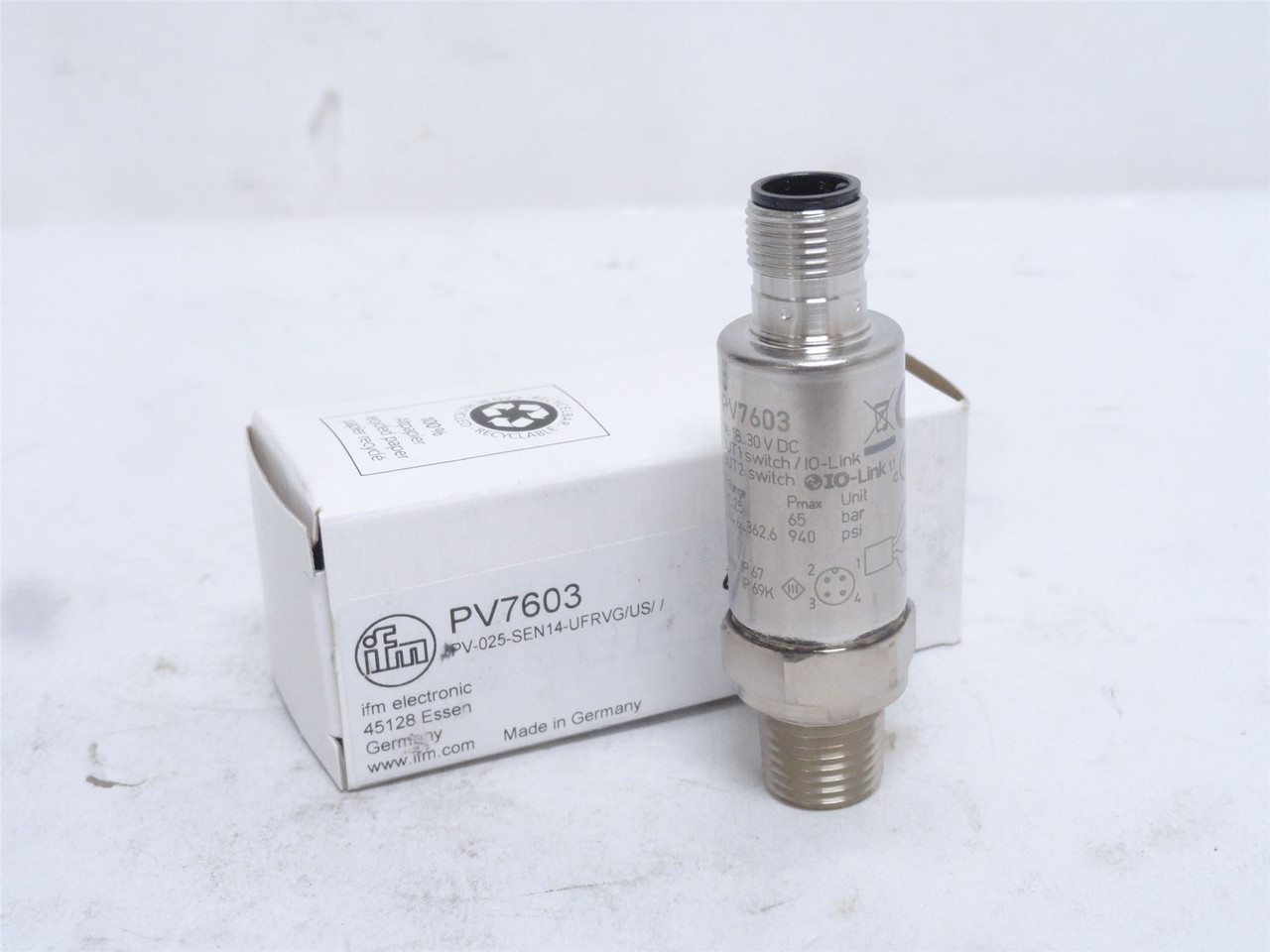 ifm PV7063; Pressure switch W/IO-Link; 0 to 362.6PSI; 1/4NPT