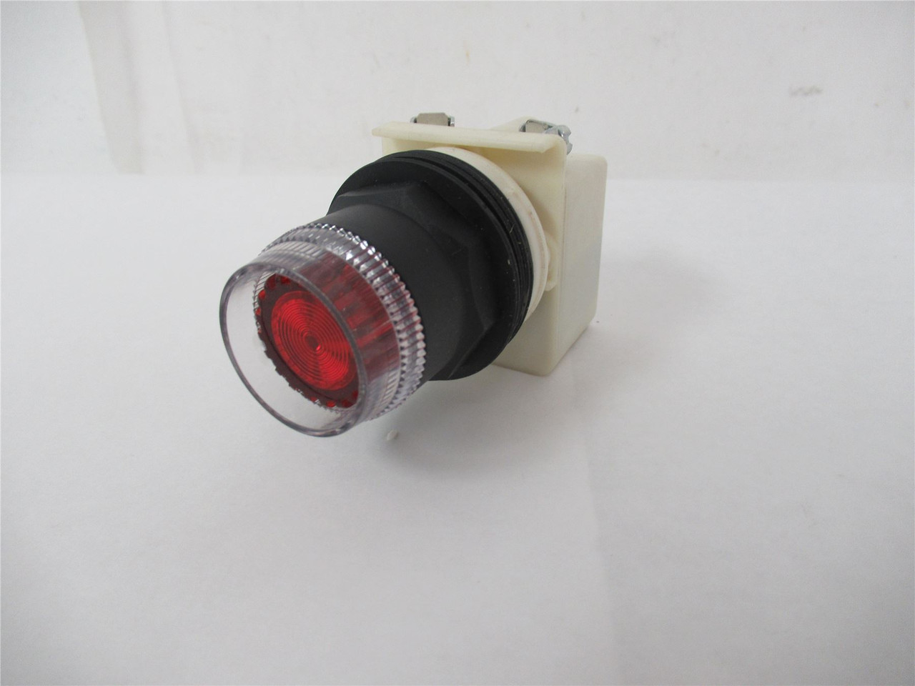 Schneider 9001SK1L1R; Pushbutton Switch Red 30 mm Illuminated