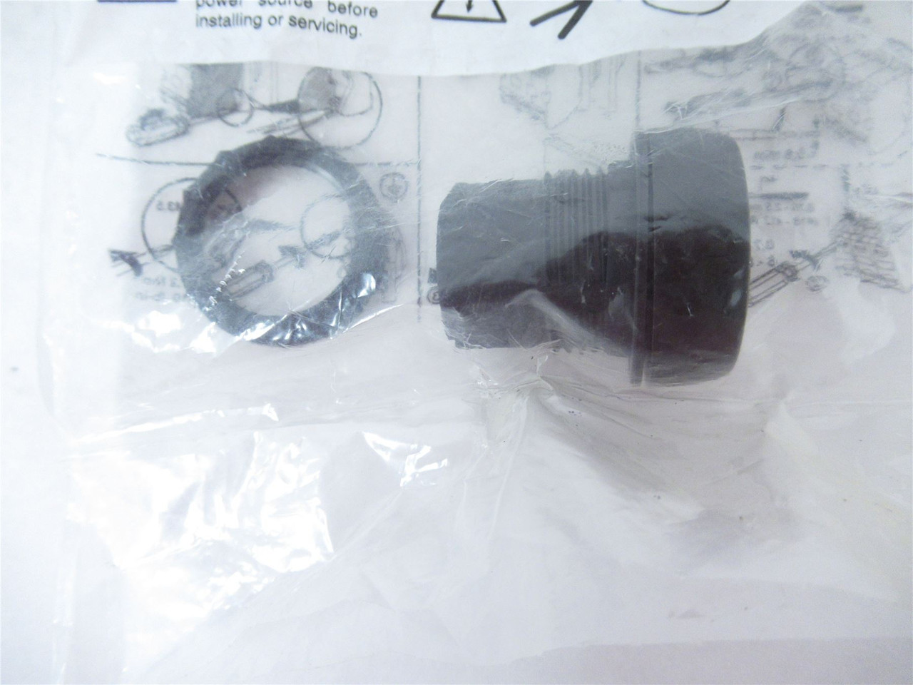 Allen-Bradley 800FP-F2; Momentary Push Button 22mm Black