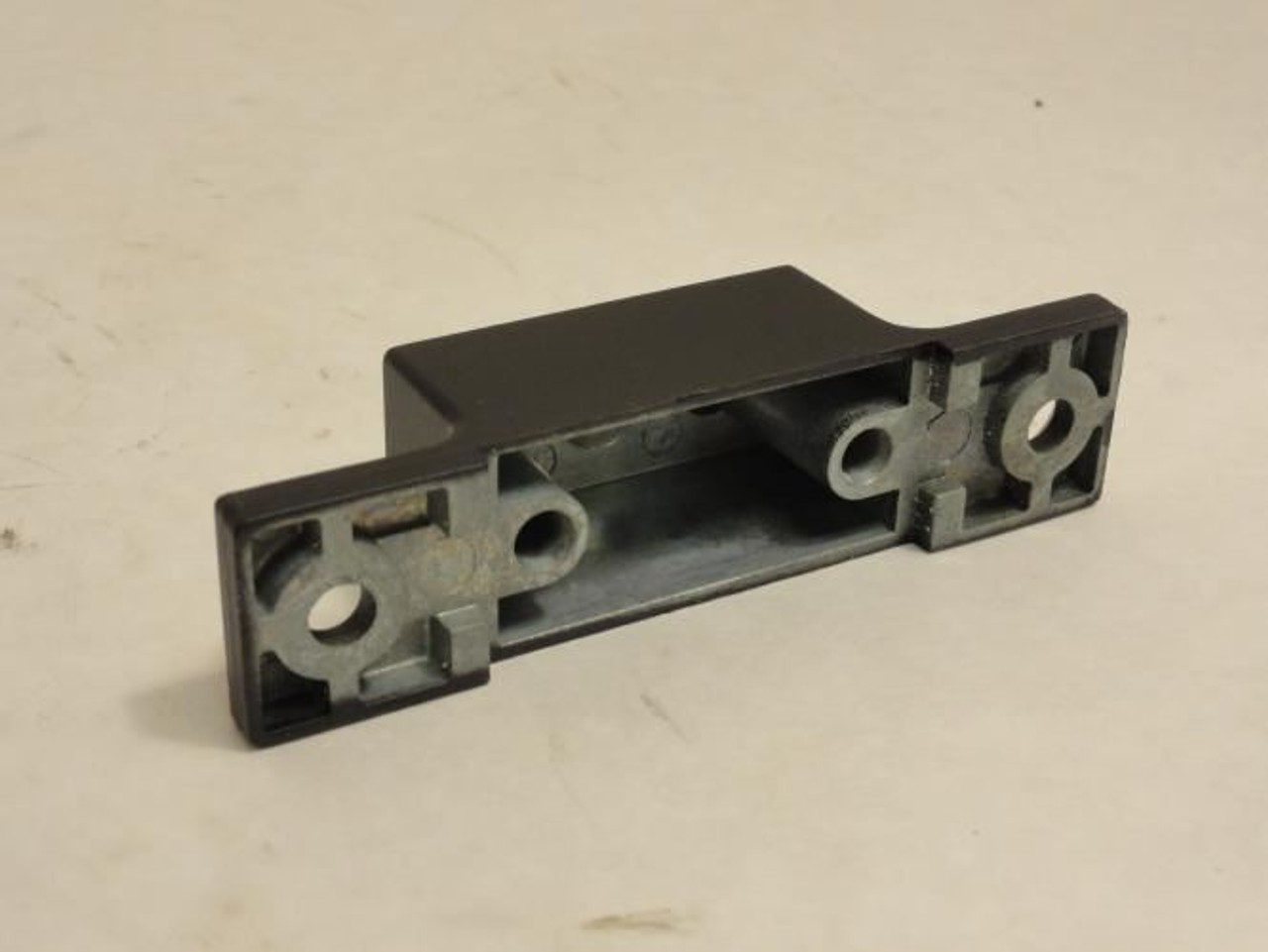 Speedaire 4ZK34; In-Line Filter Mounting Bracket; W/Screws Speedaire 4ZK34; In-Line Filter Mounting Bracket; W/Screws