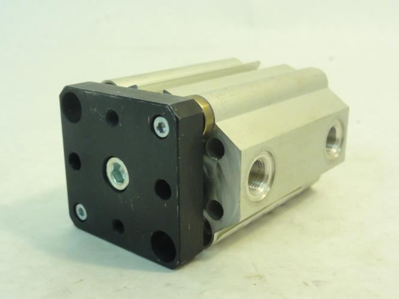 Camozzi QPR2A032A025; Pneumatic Cylinder; 32mm Bore; 25mm Stroke Camozzi QPR2A032A025; Pneumatic Cylinder; 32mm Bore; 25mm Stroke