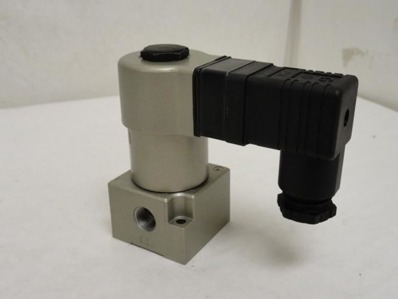 SMC VT315-023DL; Solenoid Valve; 0-1MPa; 110VAC; 3-Port; 1/4NPT