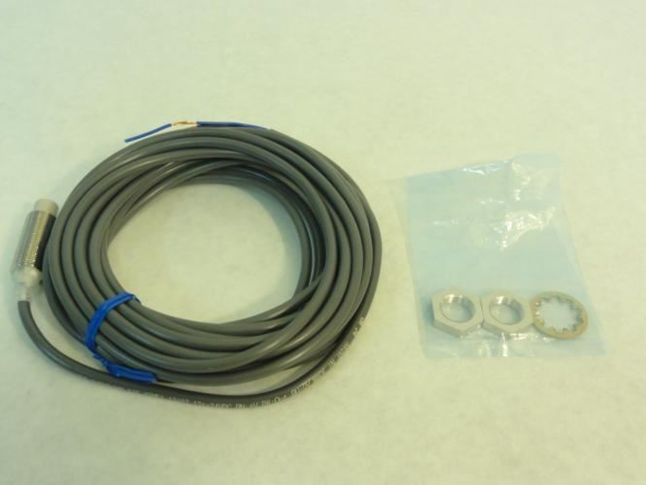 Omron E2E-X5ME1; Proximity Sensor; 12-24VDC