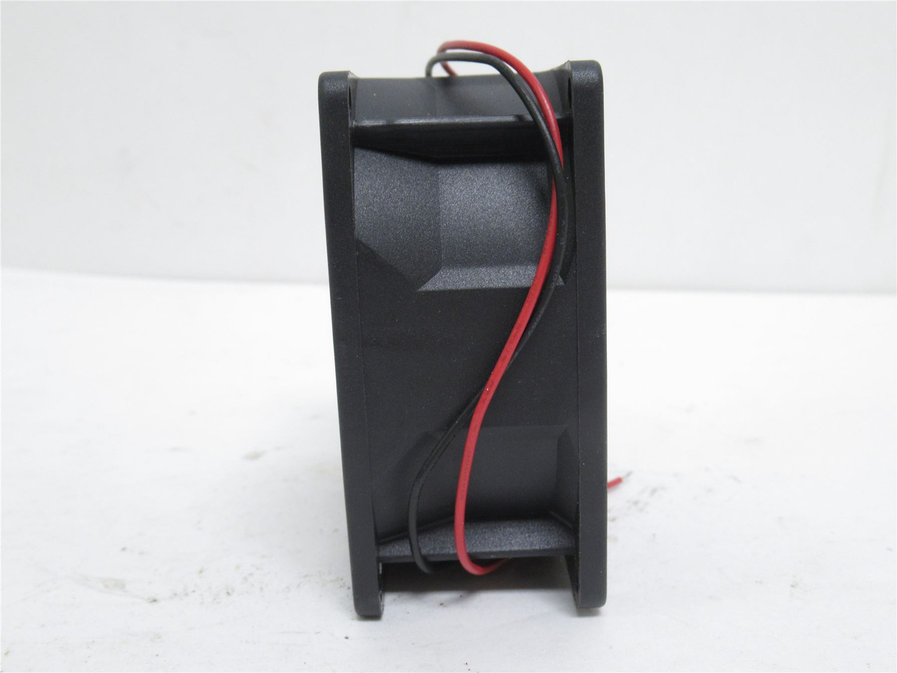 Dayton 2RTH8; Square Axial Fan 3-1/8" x 1-1/8"; 48VDC; 75CFM Dayton 2RTH8; Square Axial Fan 3-1/8" x 1-1/8"; 48VDC; 75CFM