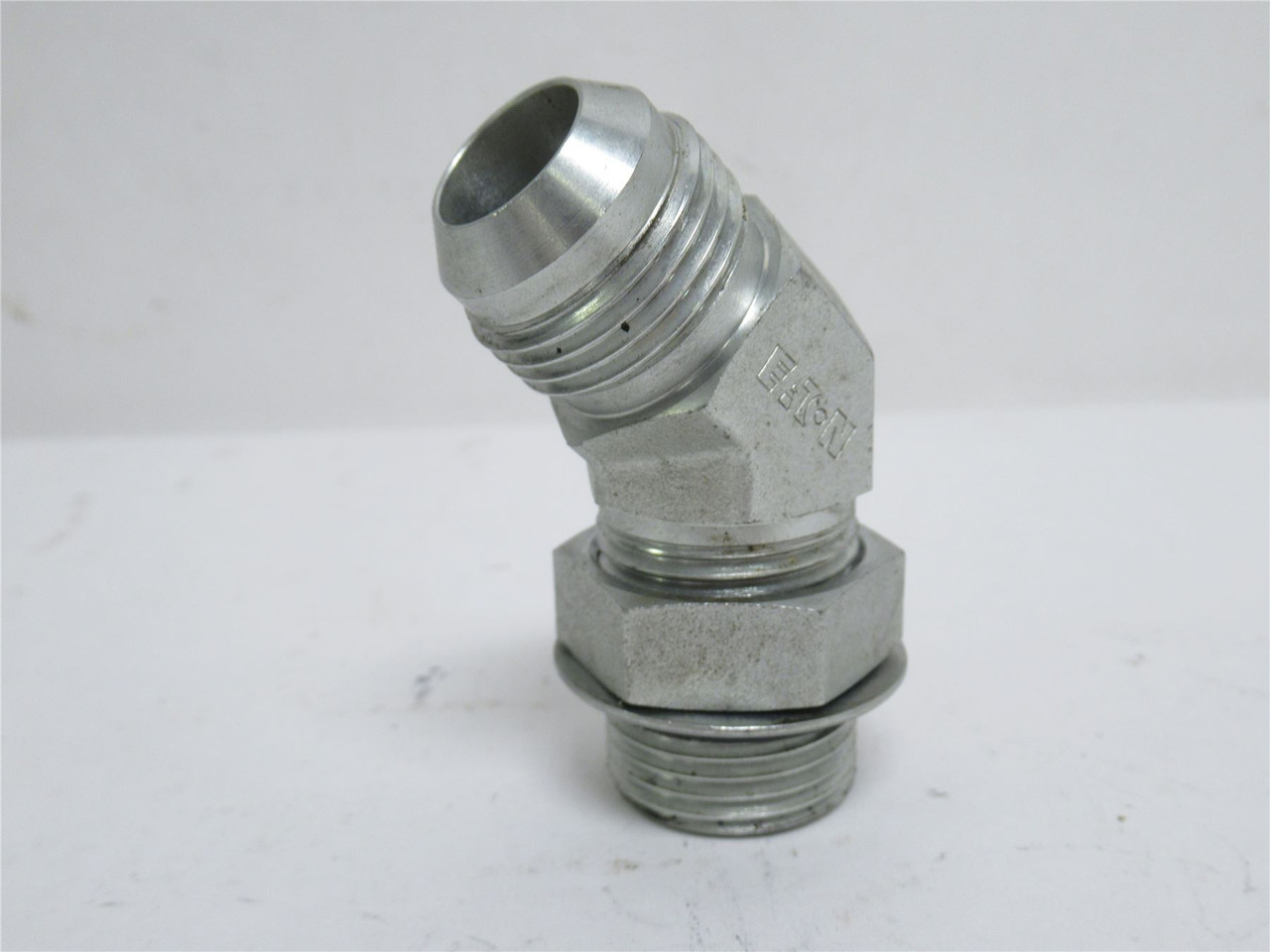 Eaton 2061-12-12S; Adaptor Elbow 45Deg; 3/4 JIC x 3/4 BOSS Eaton 2061-12-12S; Adaptor Elbow 45Deg; 3/4 JIC x 3/4 BOSS