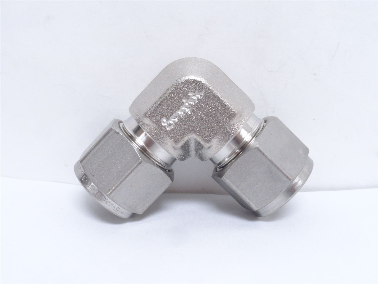 Swagelok SS-810-9; Union Elbow 90Deg SS-316; 1/2" Compression