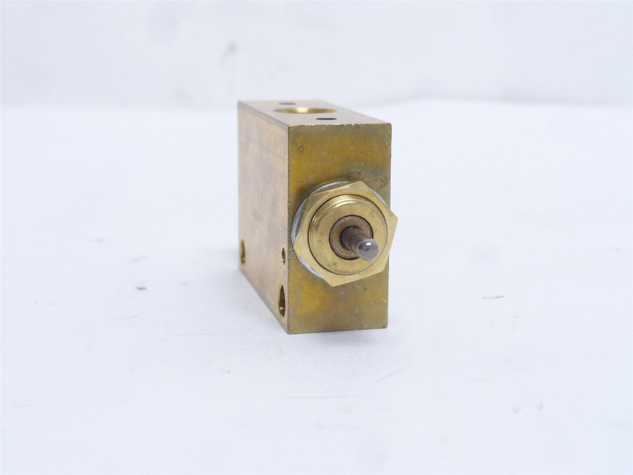 Clipper MJV-4; Directional Control Valve; 1/8NPT; 100PSI