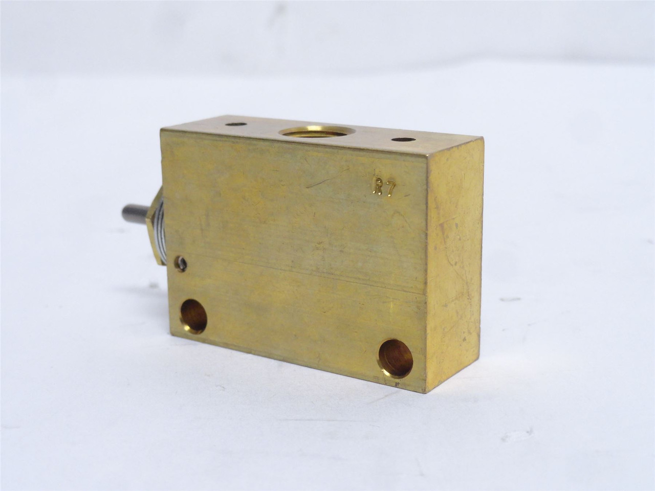 Clipper MJV-4; Directional Control Valve; 1/8NPT; 100PSI