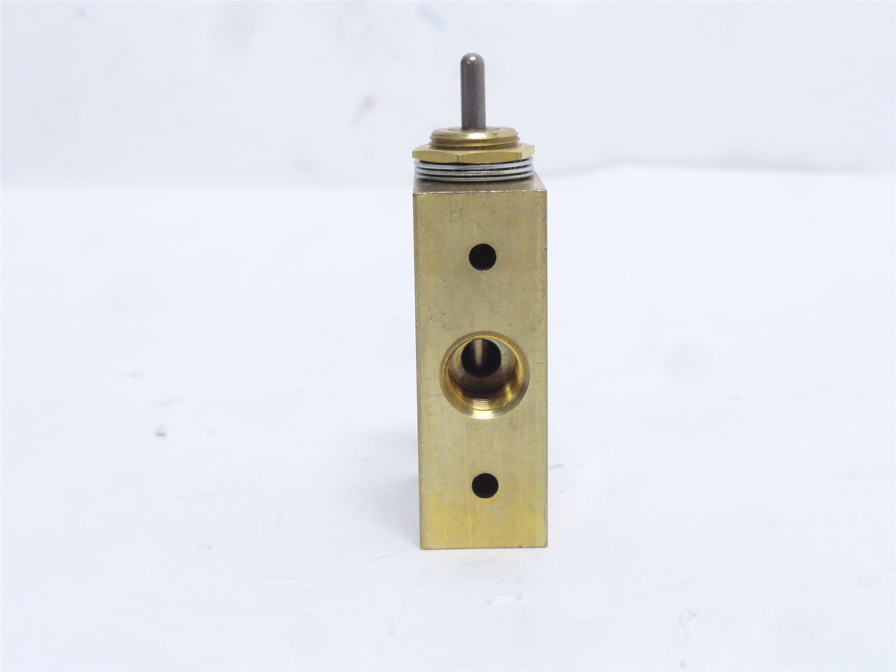 Clipper MJV-4; Directional Control Valve; 1/8NPT; 100PSI