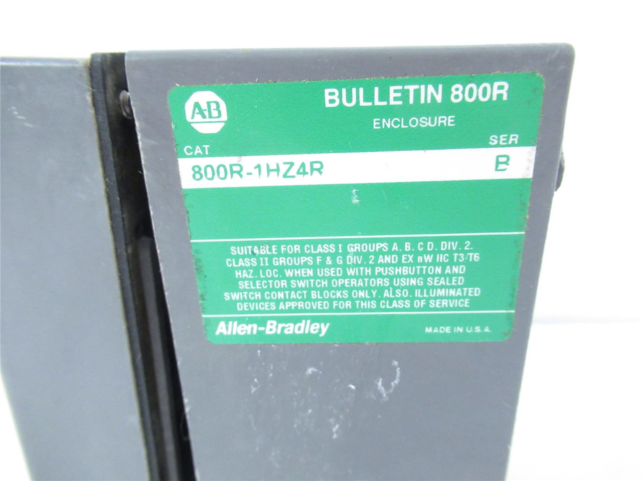 Allen-Bradley 800R-1HZ4R; PushbuttonEnclosureMissingScrew