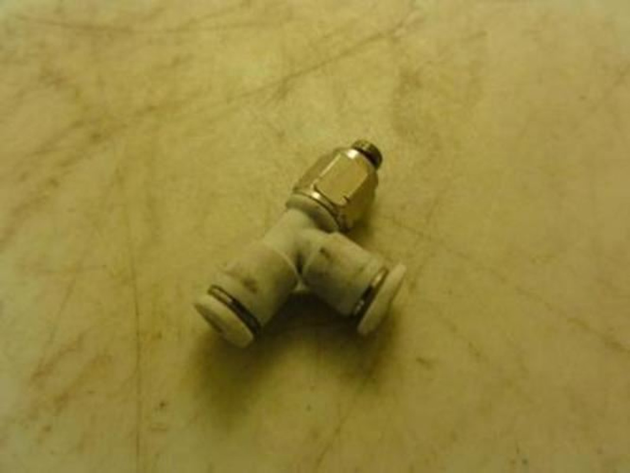 Norgren M24680110; Lot-6 Swivel Side Tees Connectors Tube 1/8"