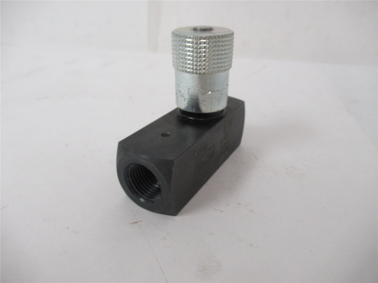 Parker F600S; Hydraulic Flow Valve  8 gpm Max Flow 3/8" NPT