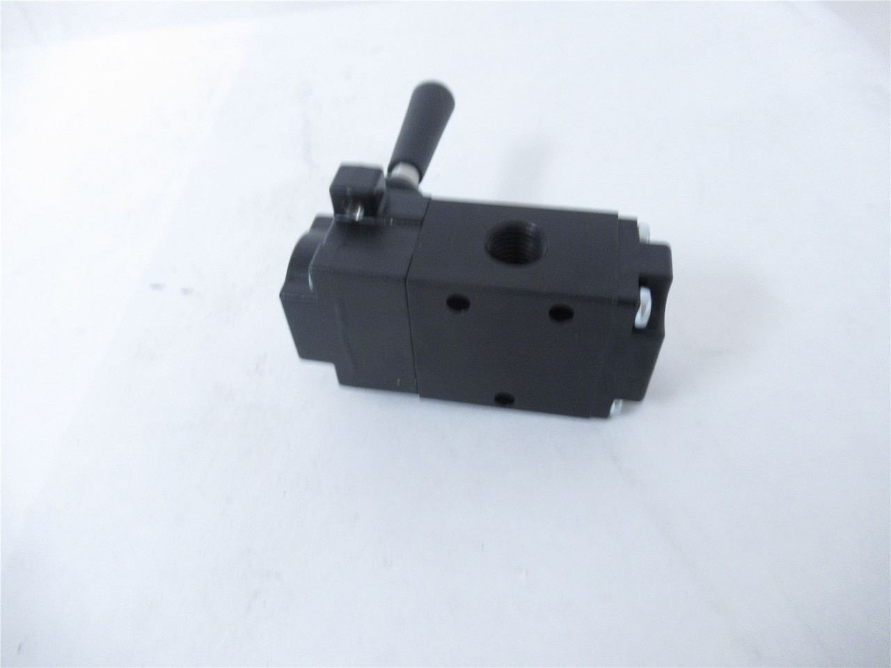Parker 523831000; Directional Control Valve 3-Way 3-Position