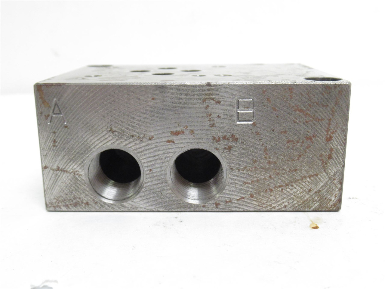 Daman DD03SPSB6P; Iron Ductile Valve Subplate; 3/8NPT