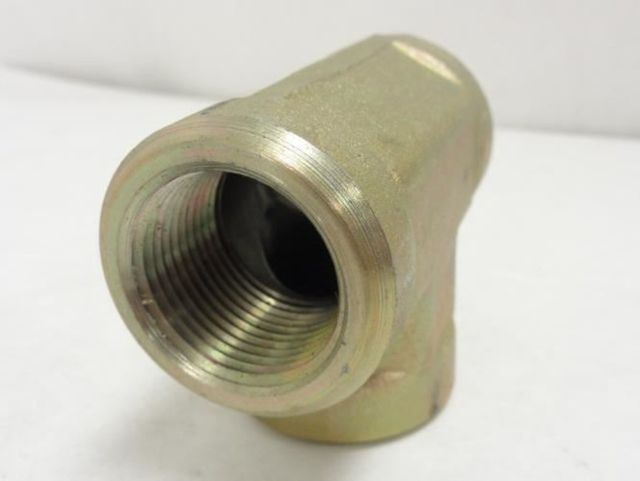 Parker 16-16-16 FT; Female Tee Fitting 1 NPT x 1 NPT x 1 NPT Parker 16-16-16 FT; Female Tee Fitting 1 NPT x 1 NPT x 1 NPT