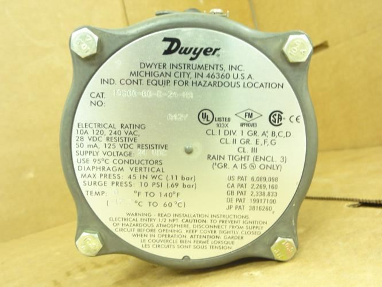 Dwyer 1950G-00-B-24-NA; Differential Press Switch; 45in/WC