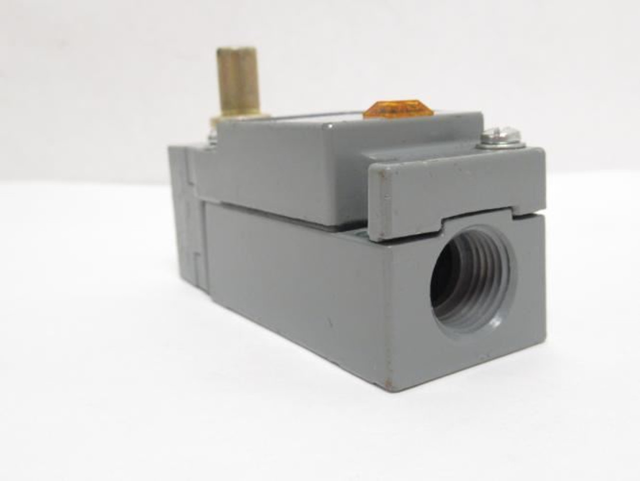 Square D 9007C54CP5; Limit Switch; 600VAC; 10A; 1/2NPT