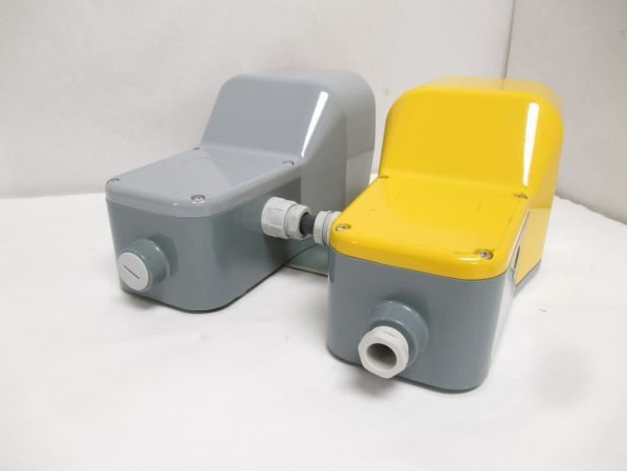 Automation Direct APD1234-V0-M; Double Foot Switch; 400VAC