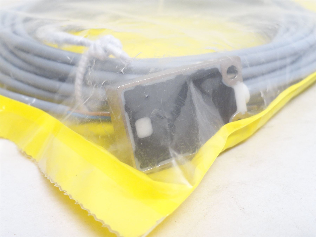 Turck B15-Q08-VN6X2 7M; Prox Sensor 1600207; 10-30VDC