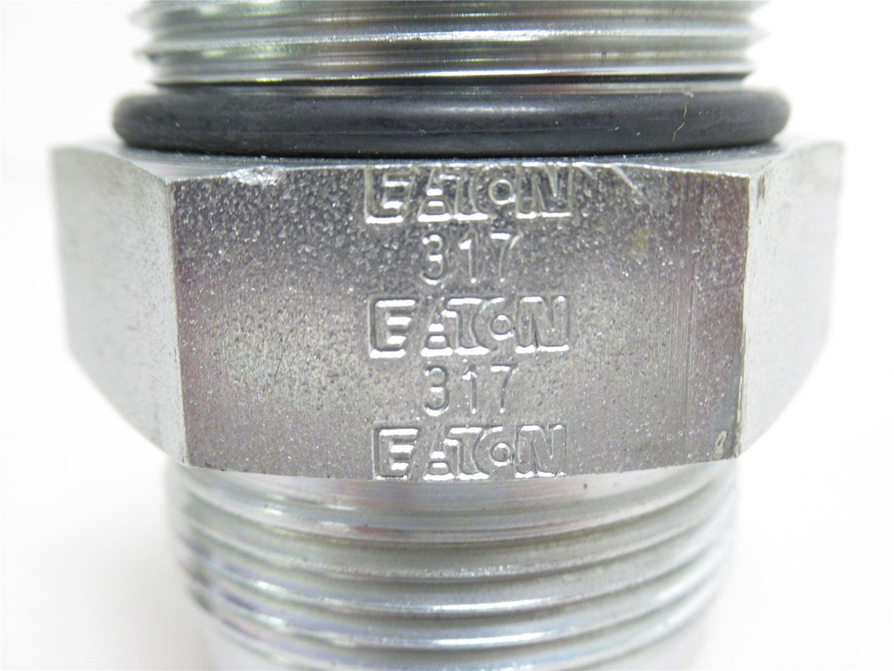 Eaton 202702-20-20S; Straight Adaptor 1-1/4 JIC x 1-1/4 BOSS Eaton 202702-20-20S; Straight Adaptor 1-1/4 JIC x 1-1/4 BOSS