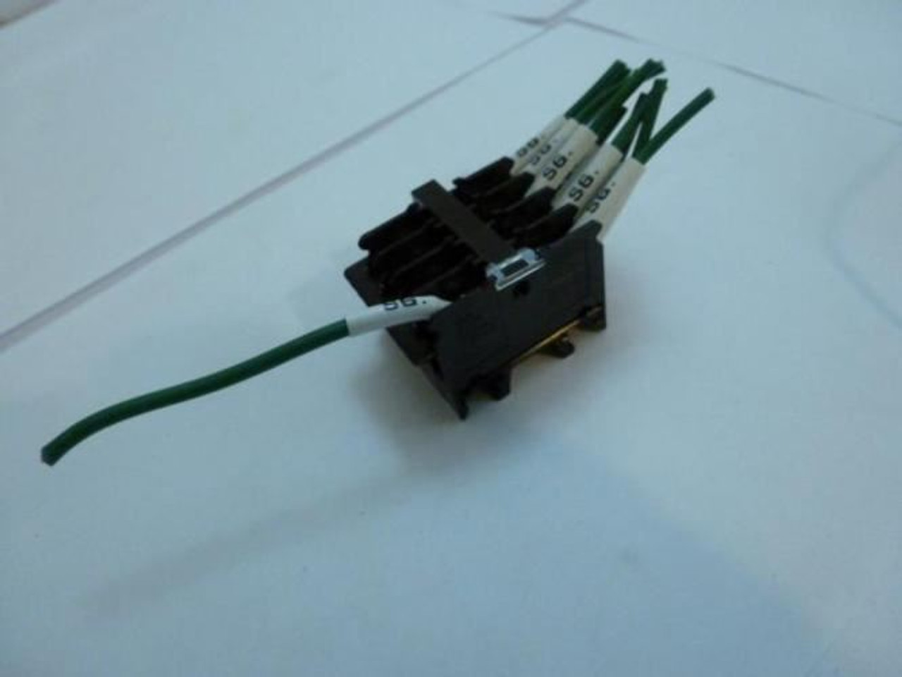 Idec BN10W; LOT-5 Terminal Block; Connected; SG wires