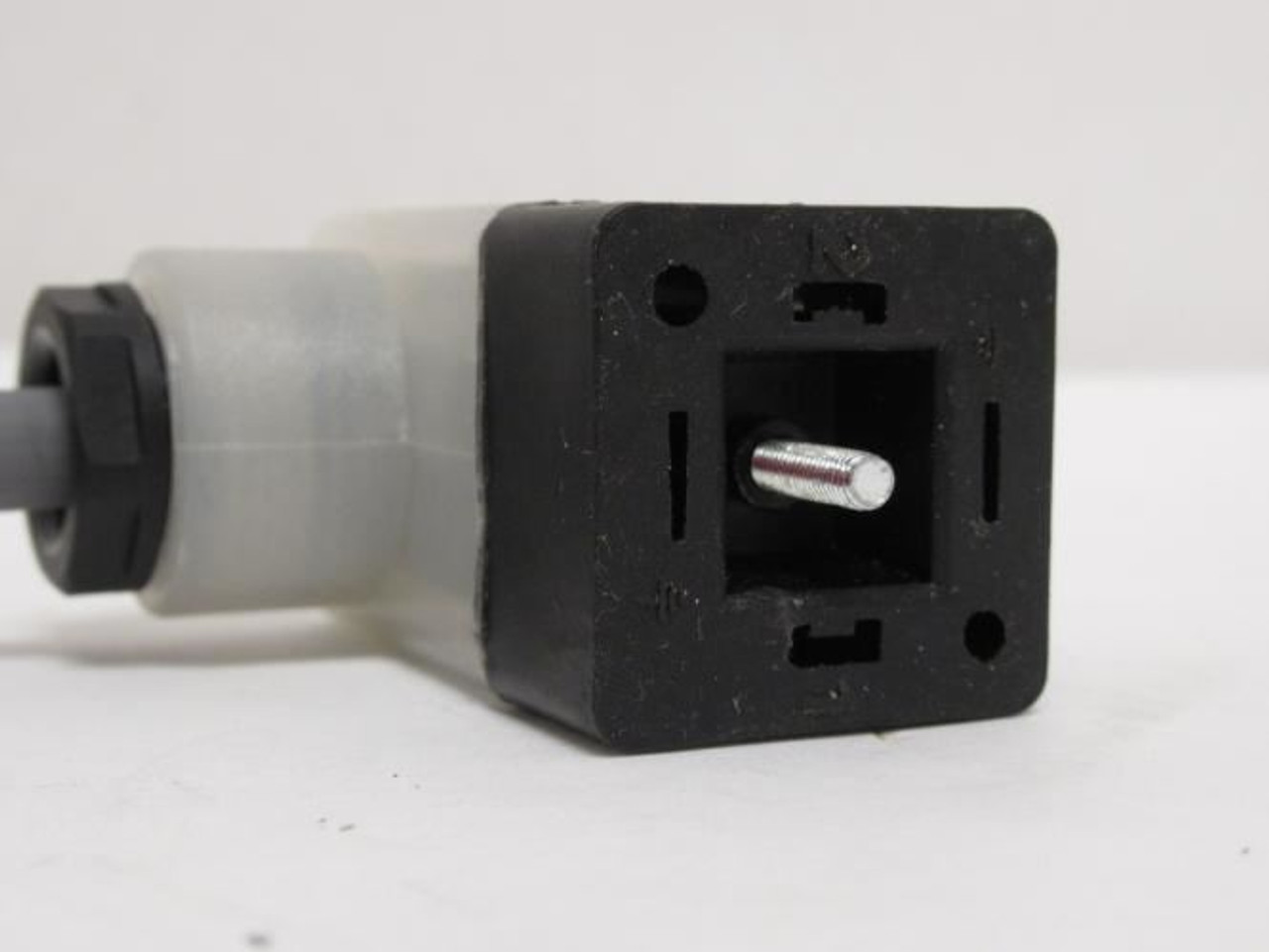 Canfield D5419-11025; Female DIN Plug; 120VAC; Black