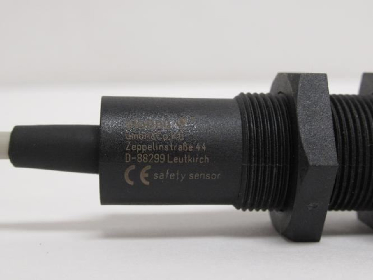 Omron E2F-X5E1; Inductive Proximity Sensor; 12-24 VDC